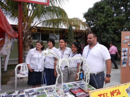 ALUMNOS Y PERSONAL DE LA ESCUELA